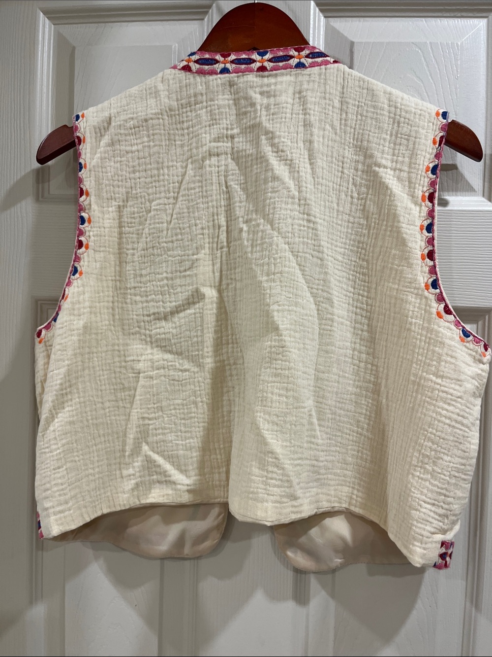 Embroidered vest - Picture 3 of 3